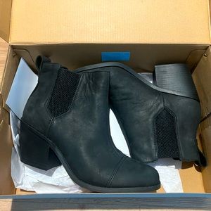 Black Suede -  Toms - 8 - Heel boot